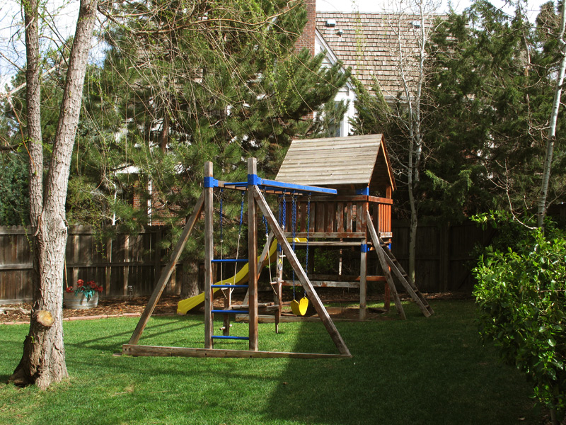 Swing set 